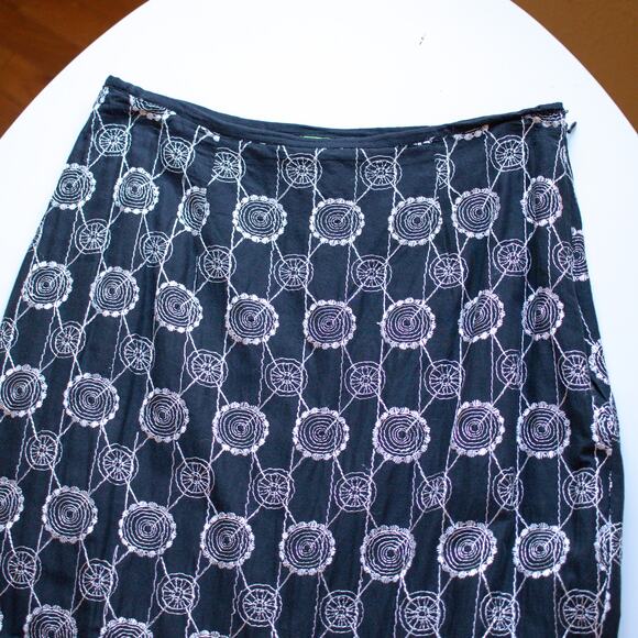 Femme Vintage Black and White Floral Stitchery Lined Maxi Skirt Size 4 - Picture 2 of 8